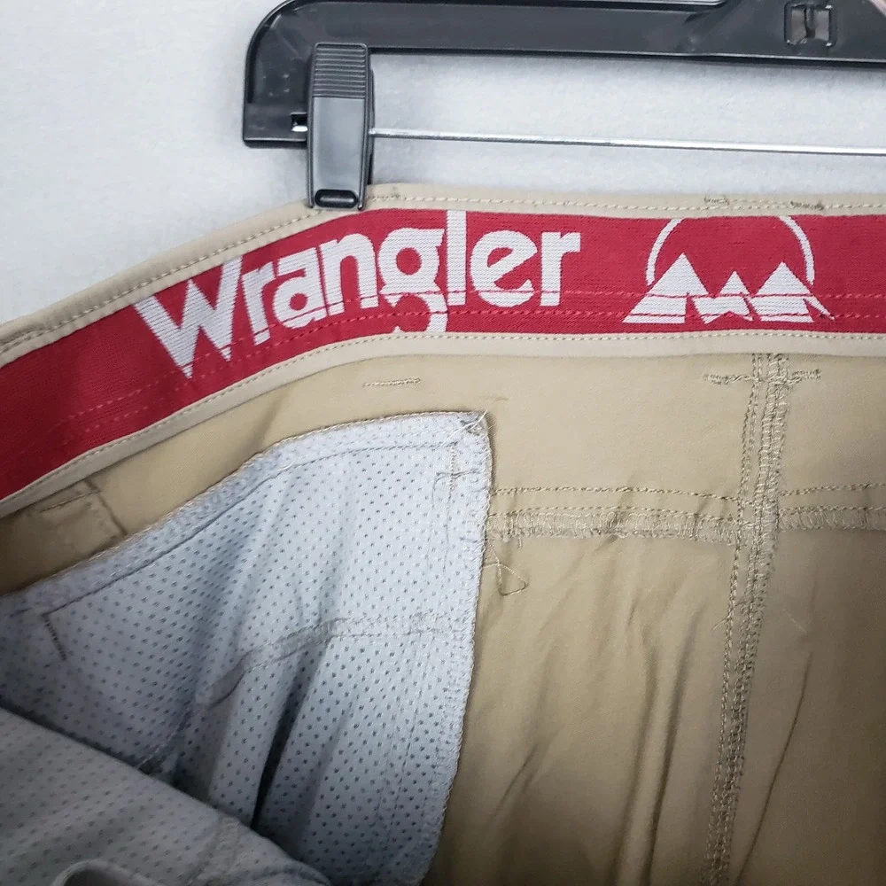 Wrangler Men's 44x30 Stretch Waist Cargo Pants Beige Nylon Gorpcore Utility Hike